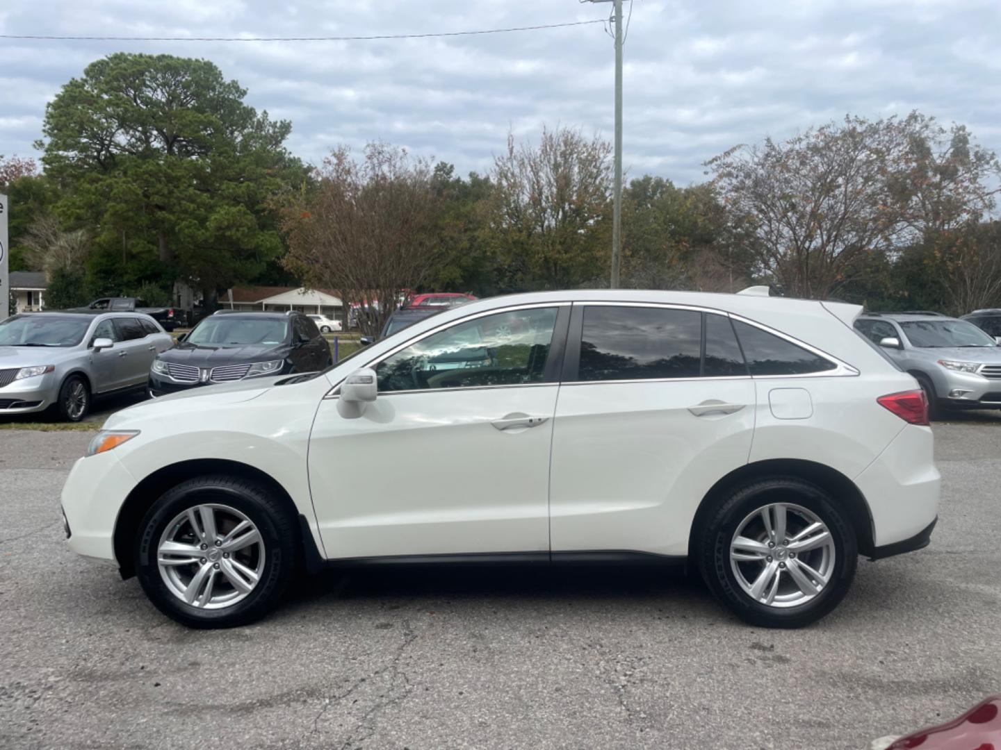 2013 WHITE ACURA RDX (5J8TB3H33DL) with an 3.5L engine, Automatic transmission, located at 5103 Dorchester Rd., Charleston, SC, 29418-5607, (843) 767-1122, 36.245171, -115.228050 - Certified One Owner Vehicle with Leather, Sunroof, CD/AUX/Sat, Hands-free Phone, Backup Camera, Dual Climate Control, Power Everything (windows, locks, seats, mirrors), Heated Seats, Push Button Start, Keyless Entry, Alloy Wheels. 146k miles Located at New Life Auto Sales! 2023 WINNER for Post & Co - Photo#3